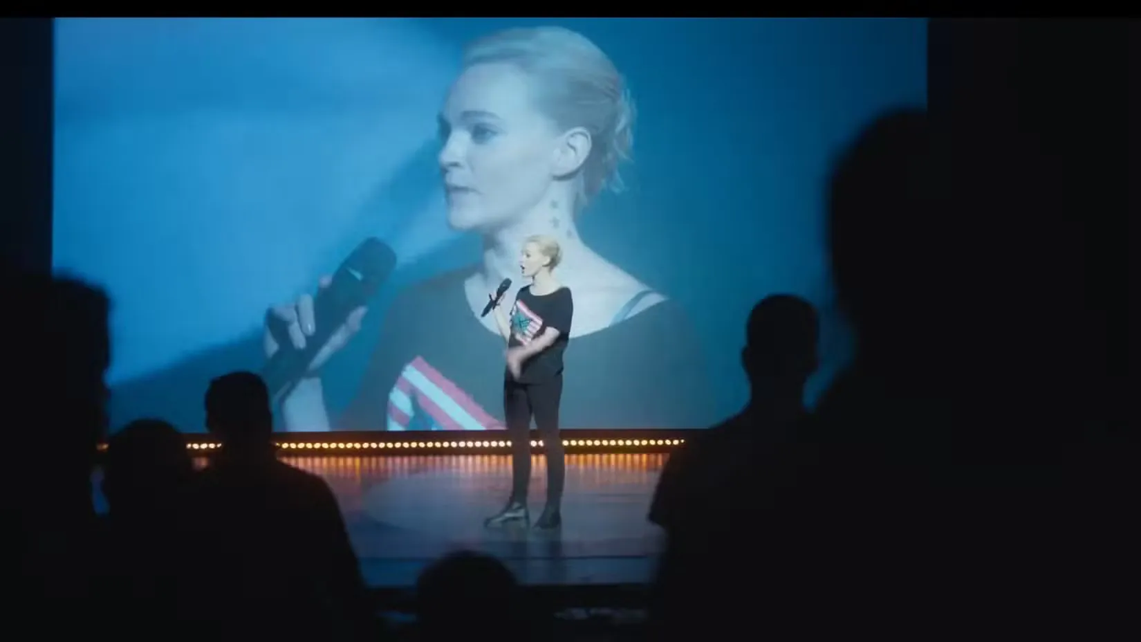 Как звезда «Сказки служанки» нашла комедию в одном из самых леденящих душу фильмов года