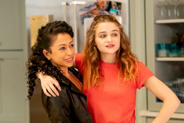 liza koshy, joey king, rodinná záležitost