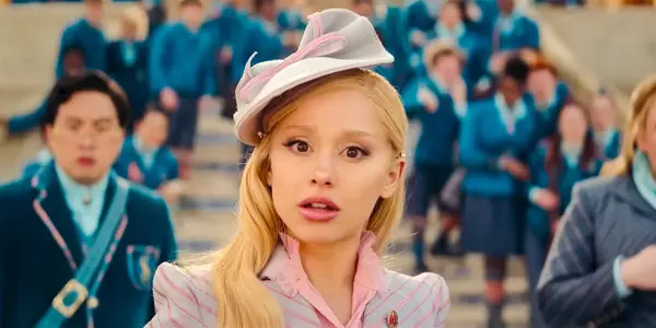 Parce que le nom de Glinda est prononcé dans le film maléfique Galinda