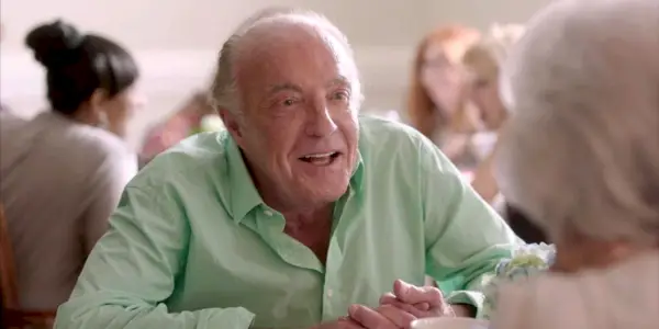 Hvor gammel James Caan er i Queen Bees