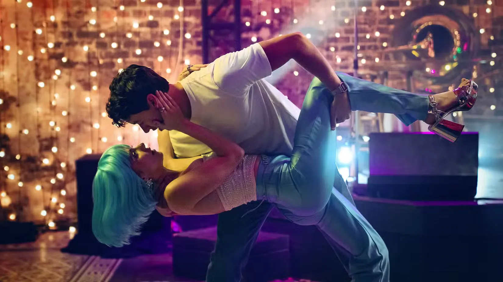 Por que as pessoas da Netflix que encontramos nas férias diminuíram o nível de tempero da cena quente de Poppy e Alex, explicada pelo autor