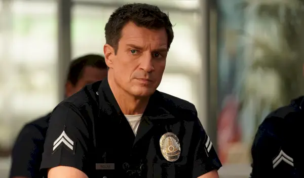 Nathan Fillion의 신인 연봉 공개: 그는 Nolan이 1년에 버는 것보다 에피소드당 더 많은 돈을 벌었습니다.