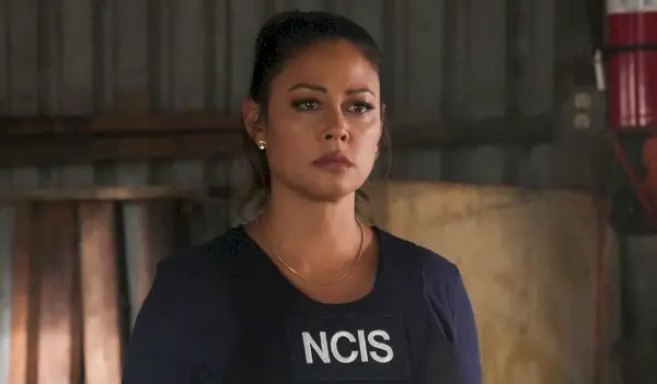 Vanessa Lacheys nettoverdi: Her er hvor mye hun tjener som leder i NCIS: Hawai'i