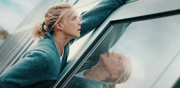 Ny action-thriller med 45% RT-score bliver Netflix's top 4 mest populære film gennem tidene