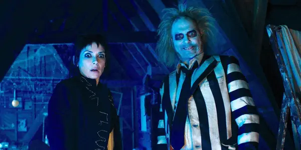 Por qué el nombre de Brad Pitt está en los créditos de apertura de Beetlejuice 2