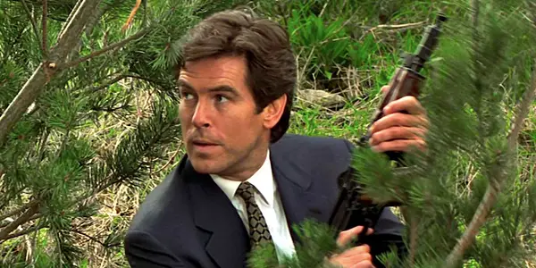 Hur länge meddelar skådespelaren James Bond jämfört med föregående 007?