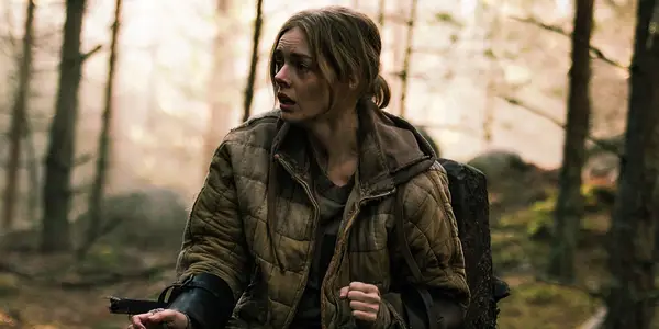 Samara Weaving in Azrael tied to chair