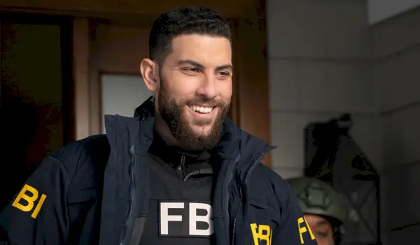 FBIのジーコ・ザキがインスタグラムで有名なガールフレンドと婚約:「私に干渉しないでください、私はFBI捜査官と結婚するのです」