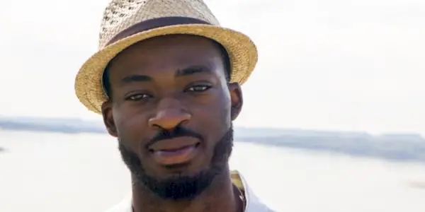 The Bachelorette Saison 20 : âge, taille, travail, ville natale et plus de Dotun Olubeko