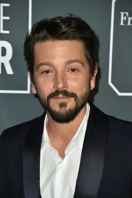 Headshot Of Diego Luna In The 24th Annual Critics