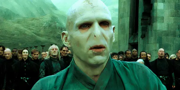 Et l'acteur de Harry Potter fournit un nouveau divertissement HBO Voldemort