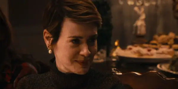 Sarah Paulson in The Bear