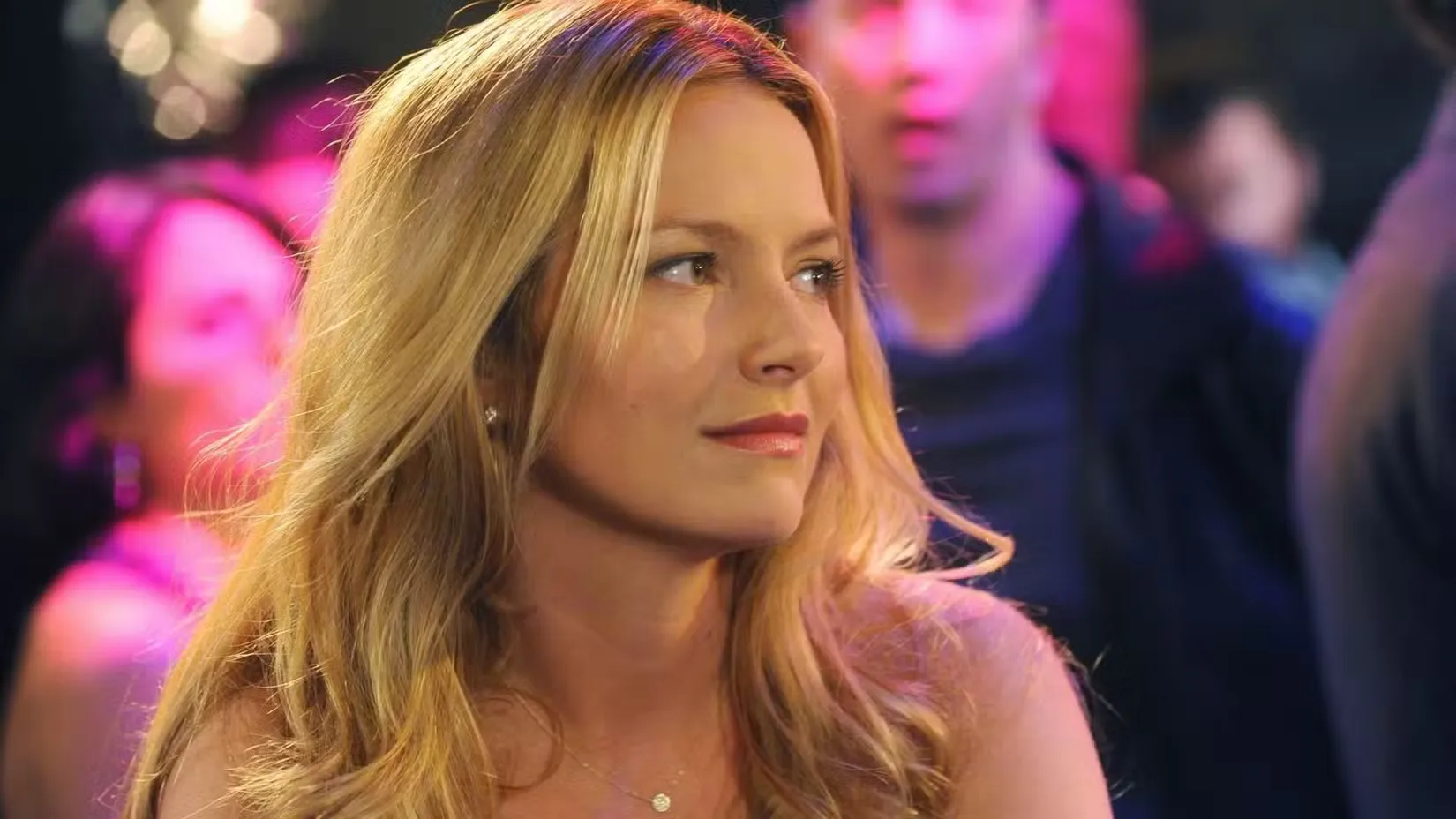 링컨 변호사의 새로운 캐릭터가 시즌 5의 재미있는 로나 순간을 준비합니다.