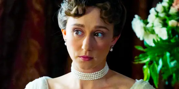 HBOの88％RT期間ドラマスピンオフは、テレビで最高のショーの1つであり、シーズン3リターン後にストリーミングチャートですぐに上昇します