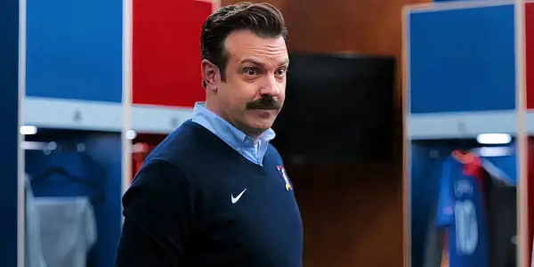 El nuevo programa de comedia deportiva tipo TED LASSO de Apple Ted comparte críticos con Rotten Tomatoes antes de su debut