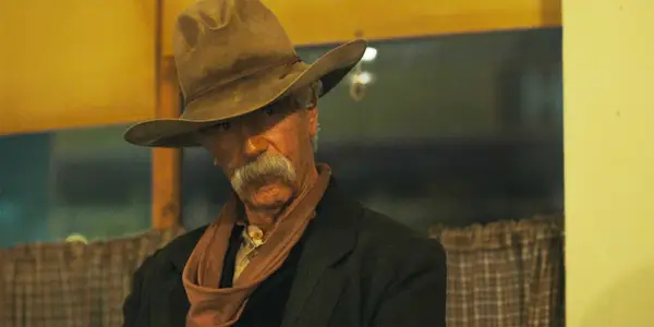 Taylor Sheridan Western Crime Show Sama Elliotta na szczęście uniknie krytycznego błędu Justified sprzed 10 lat