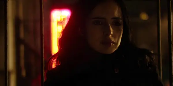 Mēs esam atpakaļ: Krysten Ritter klusē viņas Džesikas Džounsa atgriešanās Daredevilā: dzimis atkal 2. sezona