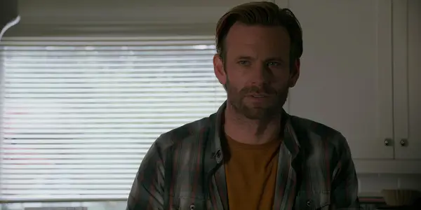 Parce qu'Eric Johnson Smallville est parti après une seule saison comme Whitney Fordman