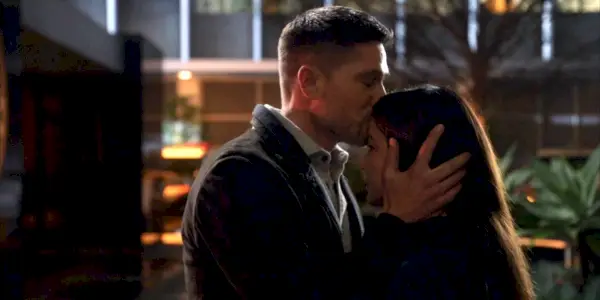 Eric Winter como Tim Bradford e Melissa O