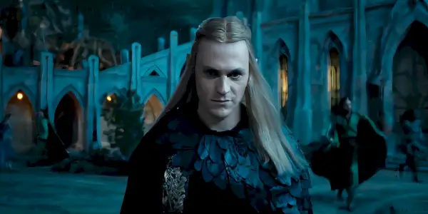 Charlie Vickers nel ruolo di Sauron ne Il Signore degli Anelli: Gli Anelli del Potere stagione 2.