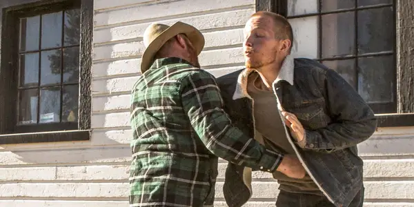 Résumé de la saison 1 de la saison 1 de Yellowstone: John et Tate Bond, Jimmy essaie d'être une main sur le ranch