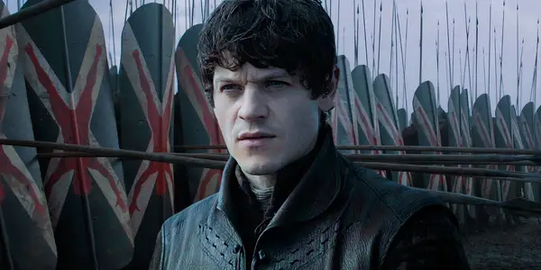 Es ist ein riskantes Geschäft: Der Ramsey -Schauspieler Game of Thrones reflektiert die Interaktionen der Fans 5 Jahre später