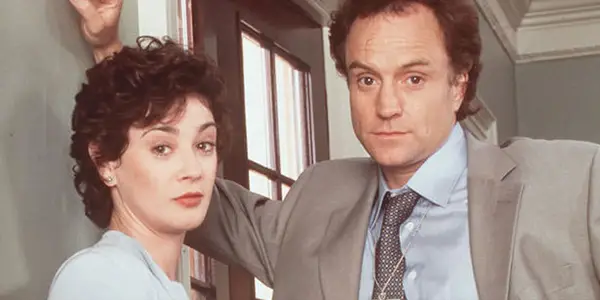 Hvorfor Mandy forsvant fra West Wing etter sesong 1