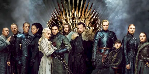 Game of Thrones Staffel 8 mit Besetzung durch den Eisernen Thron auf einem Werbefoto
