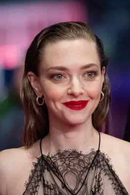 Headshot Of Amanda Seyfried In The 