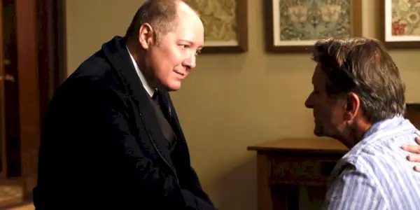 James Spader jako Red a Brett Cullen jako Ilya v Černé listině