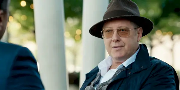 James Spader jako Raymond Reddington v The Blacklist sezóně 10