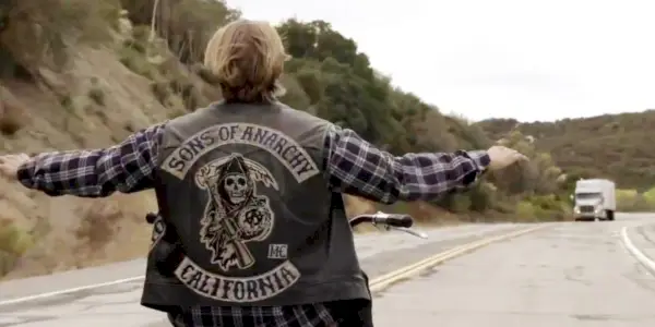Nuevo proyecto Sons Of Anarchy con Charlie Hunnam aparentemente provocado por una estrella