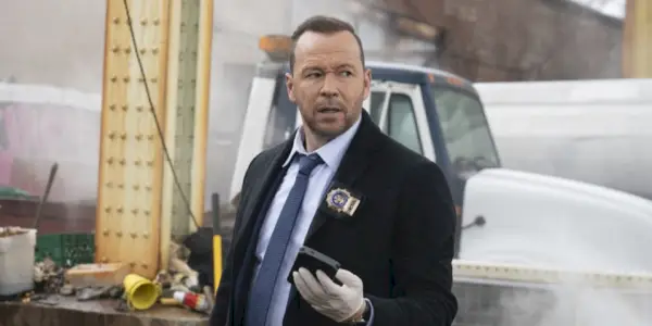 Danny (Donny Wahlberg) an einem Tatort in Blue Bloods