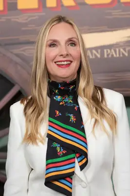 Headshot Of Hope Davis