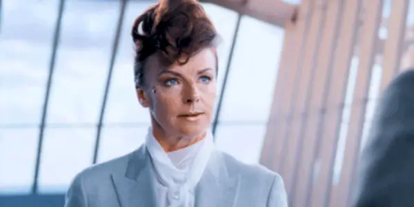 Doon Mackichan ako Michael v obsadení 2. sezóny Good Omens