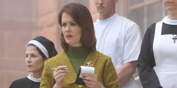 Sarah Paulsonb ako Lana Winters vo filme AHS: Asylum