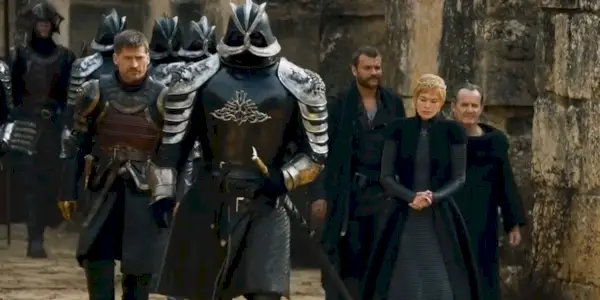 Ser Harwin Strong a l'air fier et sourit doucement dans House of the Dragon.