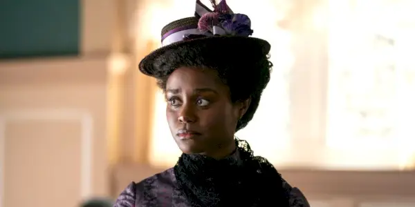 Denée Benton nel ruolo di Peggy Scott indossa un cappello in The Gilded Age