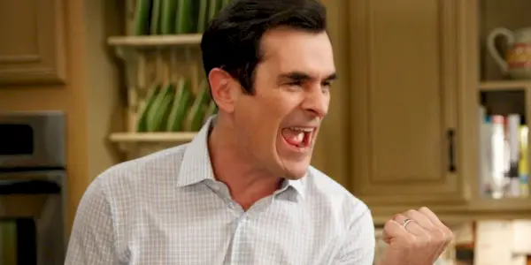 Podekscytowany Phil Dunphy kibicuje we „Współczesnej rodzinie”.