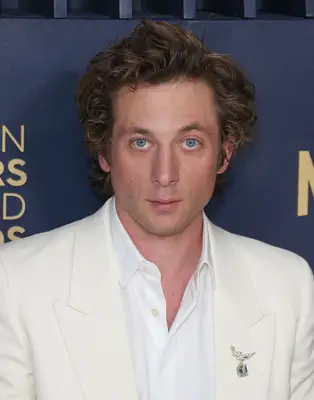 Headshot Of Jeremy Allen White In The 30th Annual Screen Actors Guild Awards