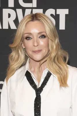 Headshot Of Jane Krakowski