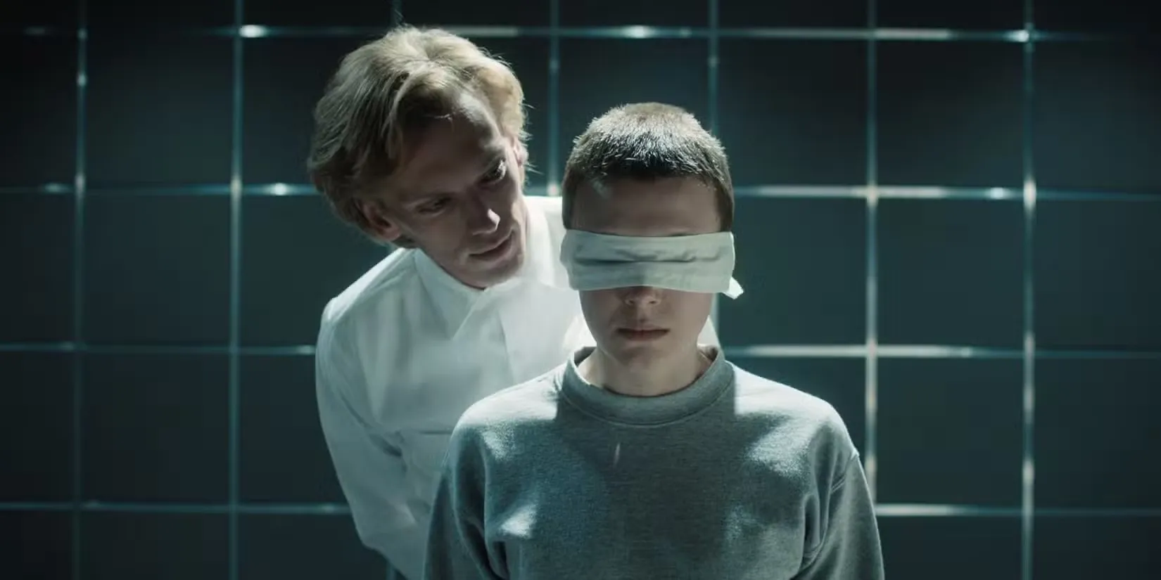 Eleven Trains Powers Against Vecna ​​med Hopper & Joyce i New Stranger Things säsong 5-klipp