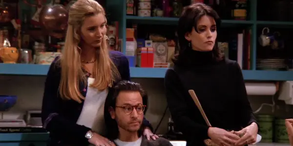 Friends gæstestjerne Fisher Stevens undskylder for hans on-set-opførsel