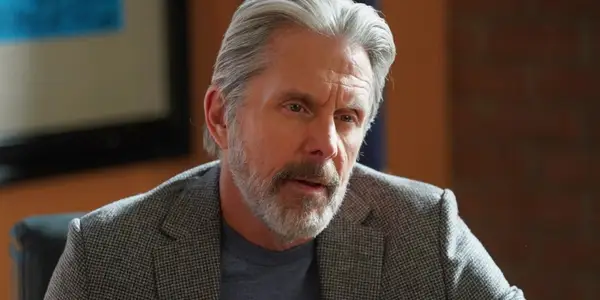 De 23 säsongerna av NCIS sändde Nancy Travis som syster till Alden Parker