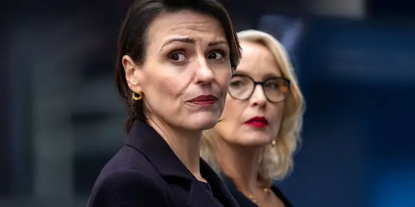 El thriller dignos de atracones de Netflix está dividiendo al público con una puntuación RT del 51%, pero de todos modos es una transmisión dominante de todos modos